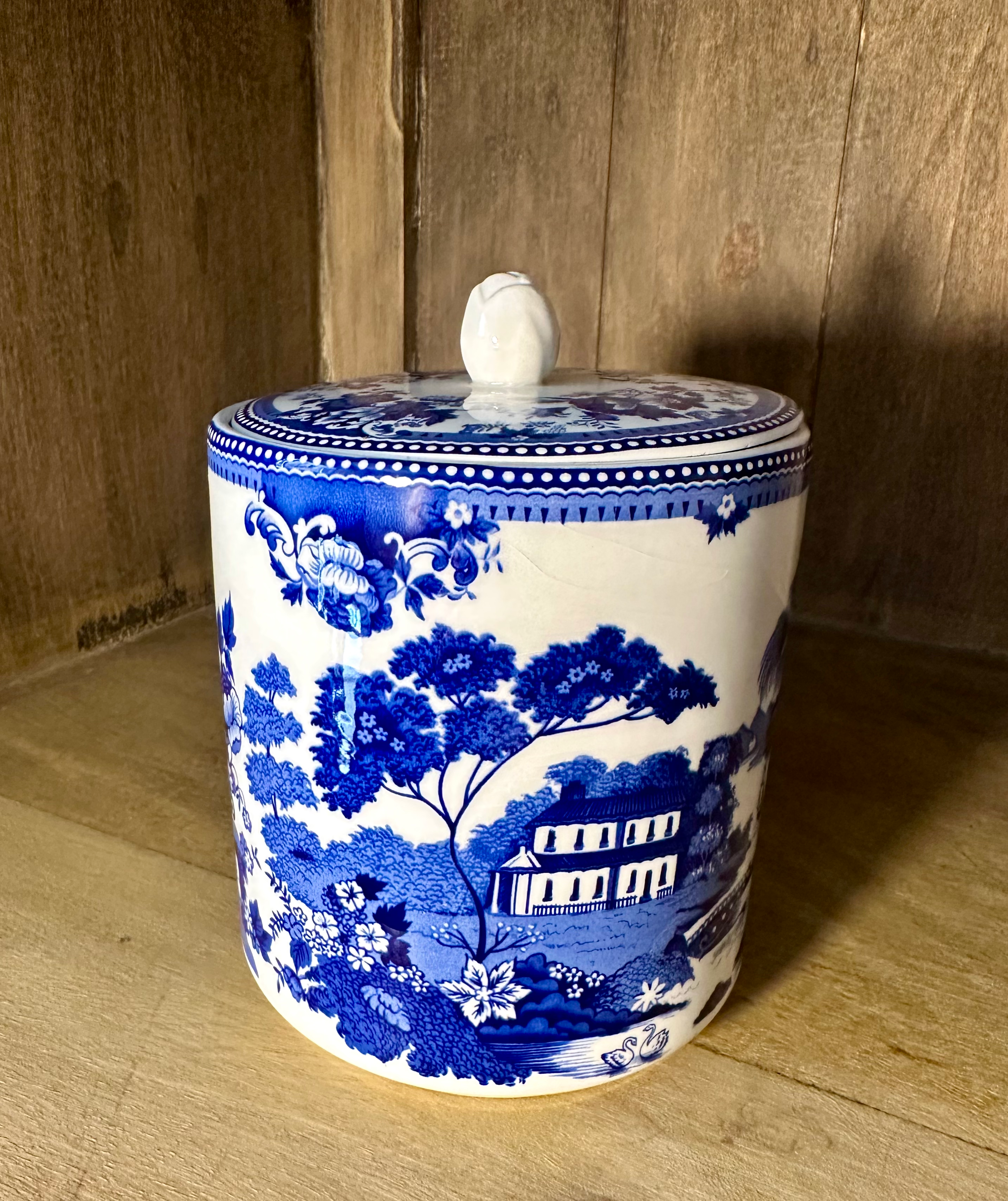 Tarro con tapa porcelana vintage