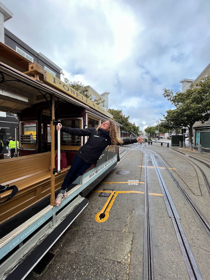 Autore del blog a bordo della storica Cable Car di San Francisco