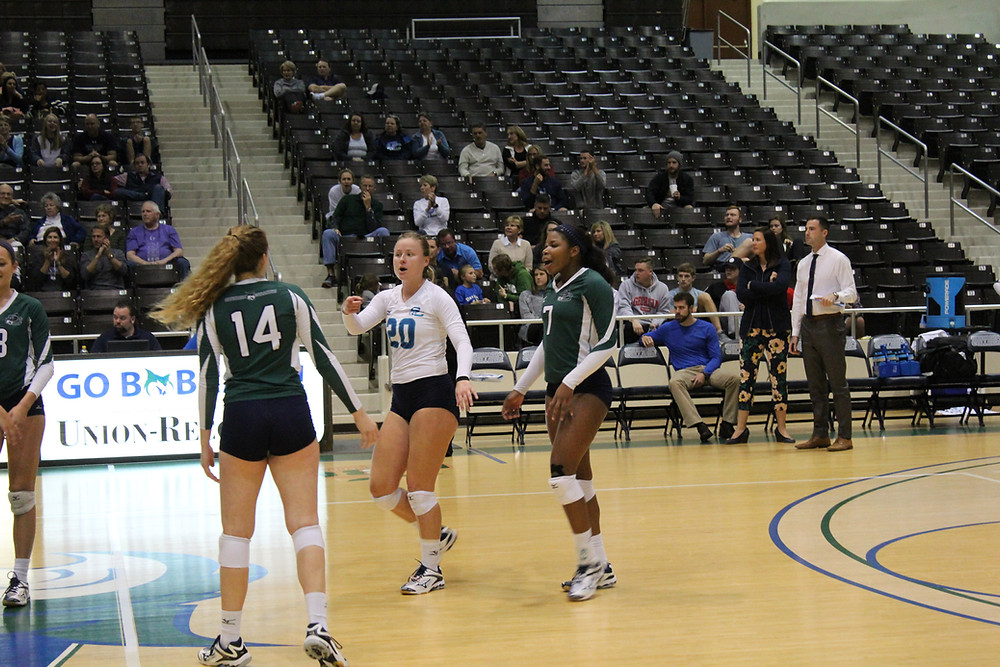 Senior lobero Chandler Ewaldsen (20) discusses strategy with teammates during GC's 3-0 victory over USC-Aiken.