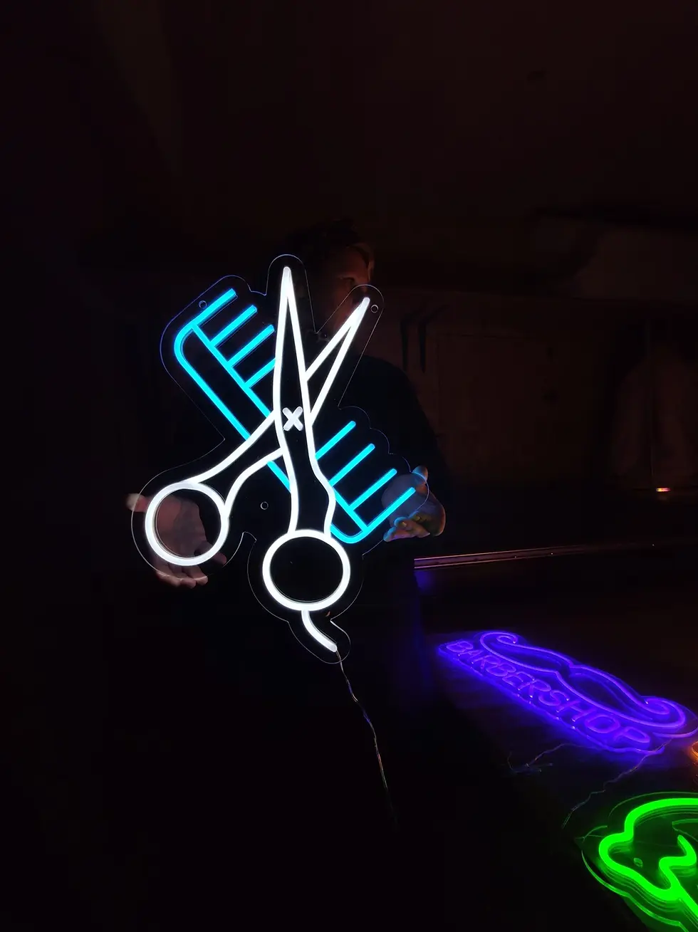 Thumbnail: Makas Tarak Berber Kuaför Neon Tabela