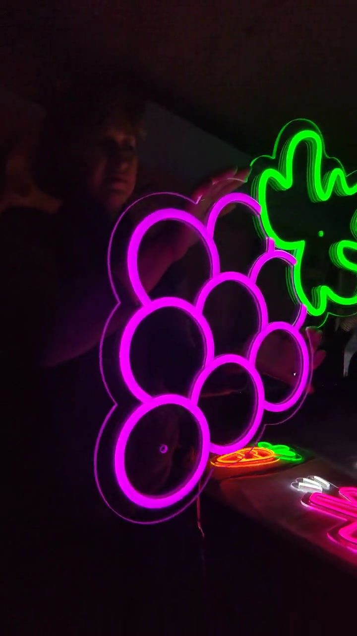 Küçük resim: Üzüm Meyve Neon Tabela