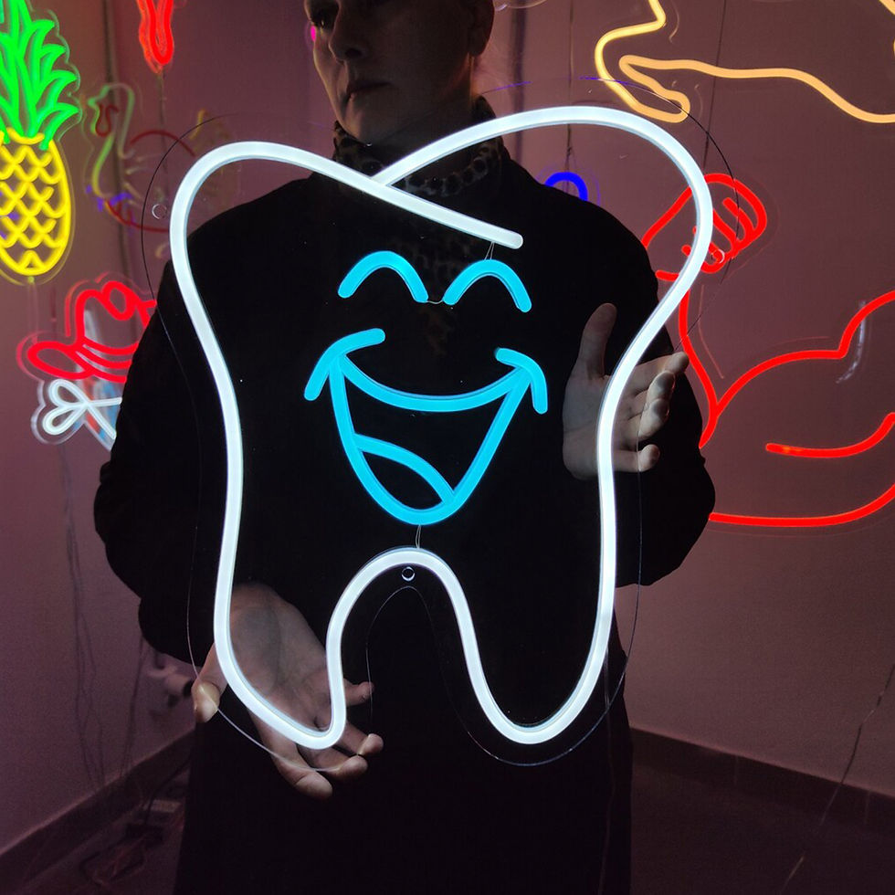 Gülen Diş Neon Tabela