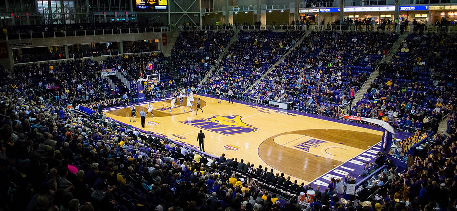 Pabellón de baloncesto abarrotado
