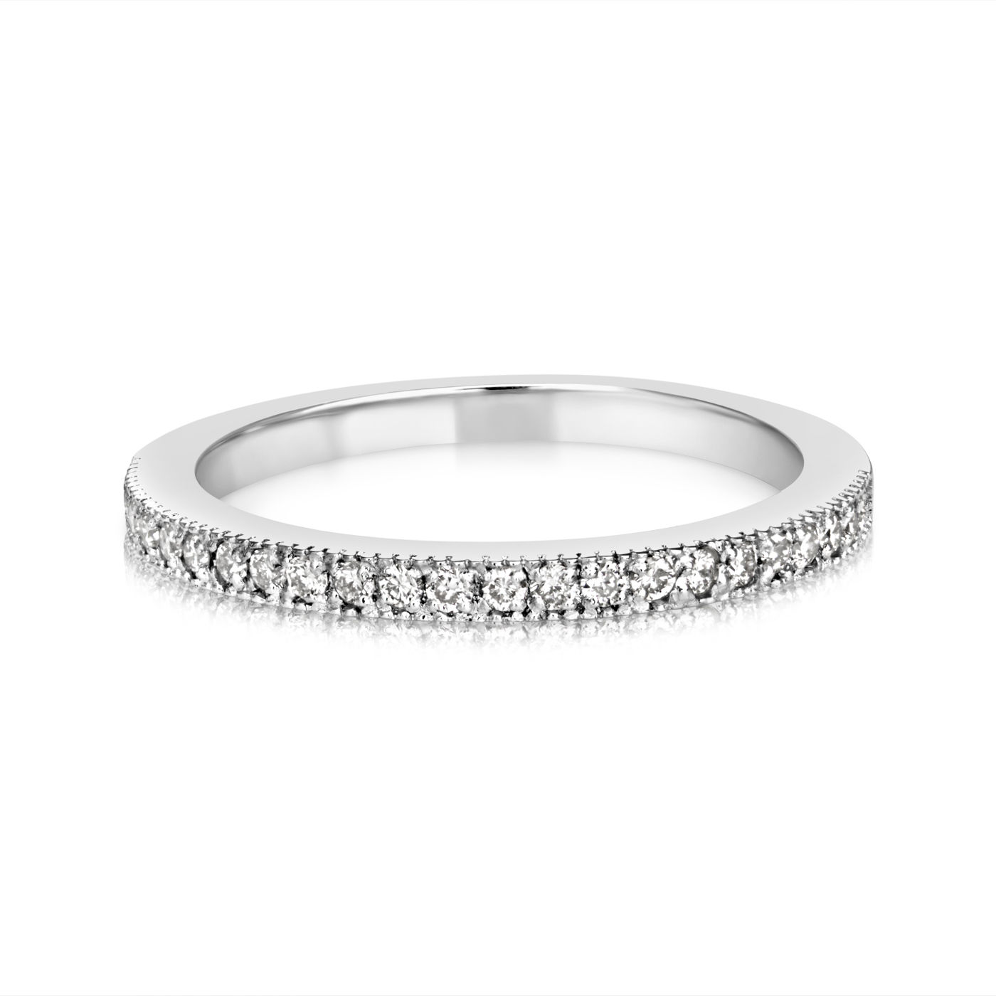 Rich center diamond wedding ring