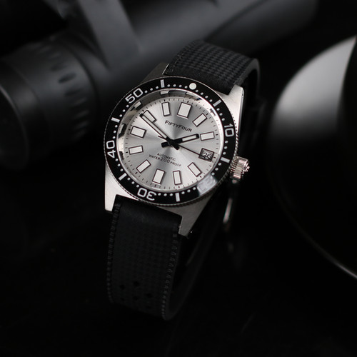 Vintage 6217-8000 V3 Flat Sapphire Glass Silver Dial | fiftyfourwatch
