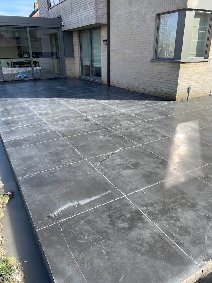 Dumortier Kurt, gepolierde beton blauwsteenkleur in de massa werf Lichtervelde
