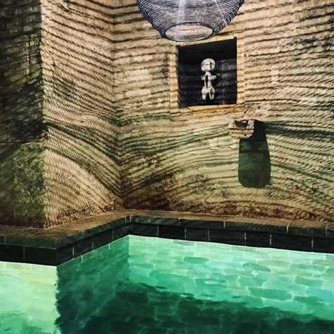 Détail de la piscine intérieure voûtée de L’Abbaye à Tonnerre