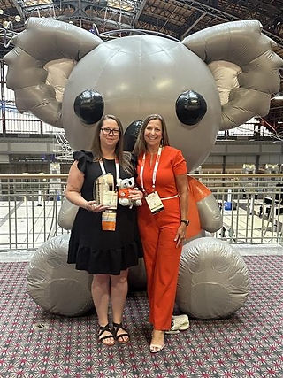 Amanda Padilla (left) with Starting Point CEO, Laureen Pagel (right) at NatCon25 Conference