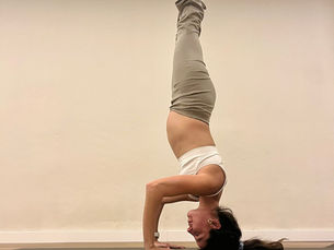 Dolor lumbar en el embarazo: 3 ejercicios de yoga prenatal para aliviarlo