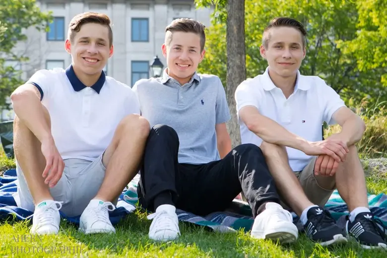 Family portrait photographer Montreal — three Amyot brothers Old Montreal — Ahern Photographie