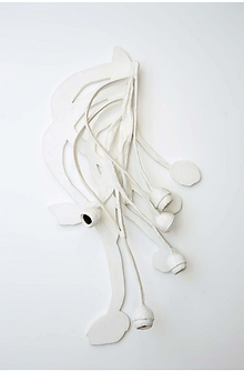 Sans titre, bois polychrome, 197 x 110 x 30 cm. © Juan Esteves pour la Galerie Frente