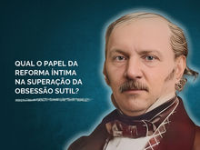 Retrato colorido em alta resolução de Allan Kardec, pioneiro do Espiritismo e dos estudos sobre mediunidade, com fundo escuro tipo lousa escolar, destacando seu rosto detalhado e expressão séria.