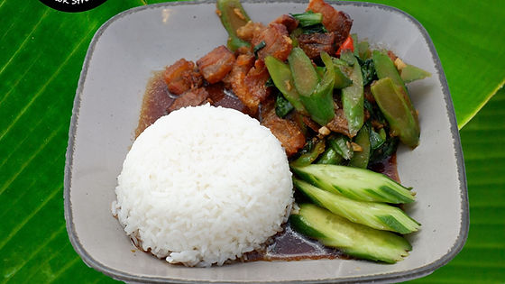 Kanaah Moo Krop ผัดคะน้าหมูกรอบ