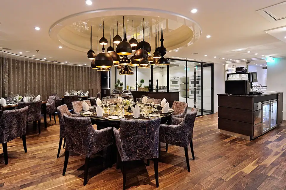 ataglance_amalea_dining.webp
