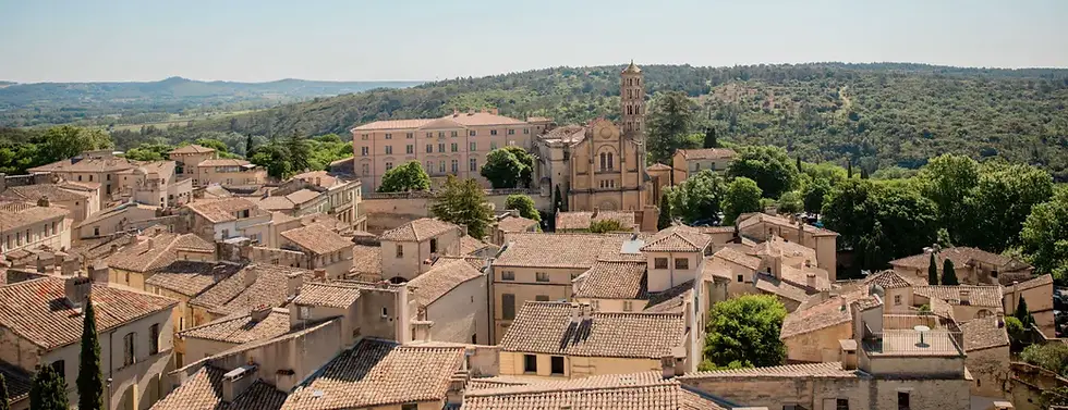 Immobilier Uzès : quartiers, villages prisés, prix et profils d’acquéreurs