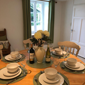 Dining Room Walnut Tree Gîte