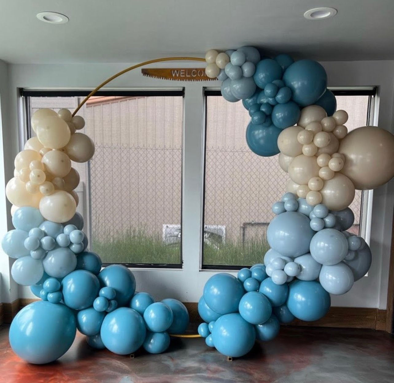 Metal Arch with latex balloons 3⁄4