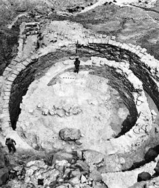 The 1955 Masada Survey, the circular structure of the middle terrace of the Northern Palace