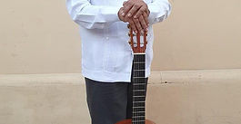 Ofrece el cantante Felipe Toledo concierto navideño en Juchitán