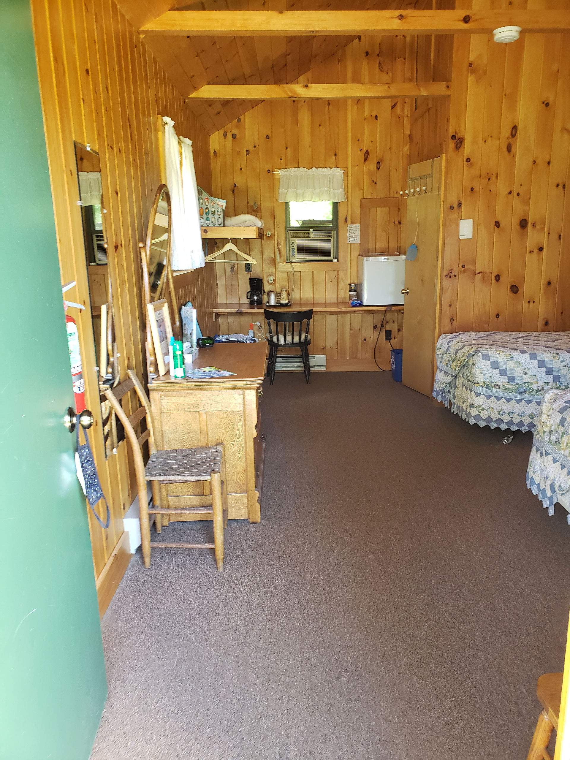 A wider view of the cabin. 
