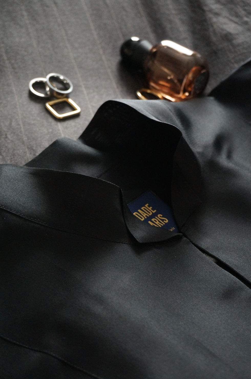 Miniature : CHEMISE PLASTRON FENDU - ORGANZA NOIR