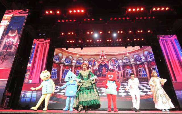 Hansel and Gretl Dance is set inside an Austrian castle