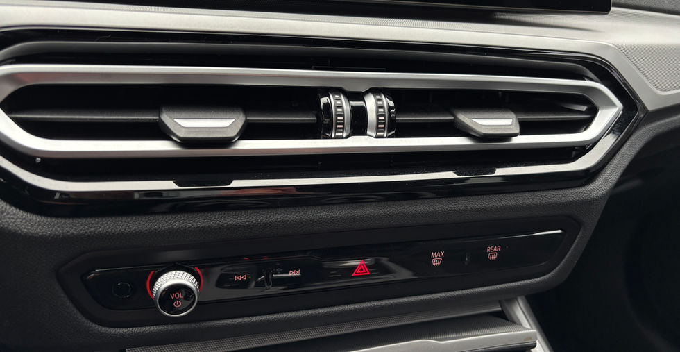 BMW 318d Touring 2023 interieur