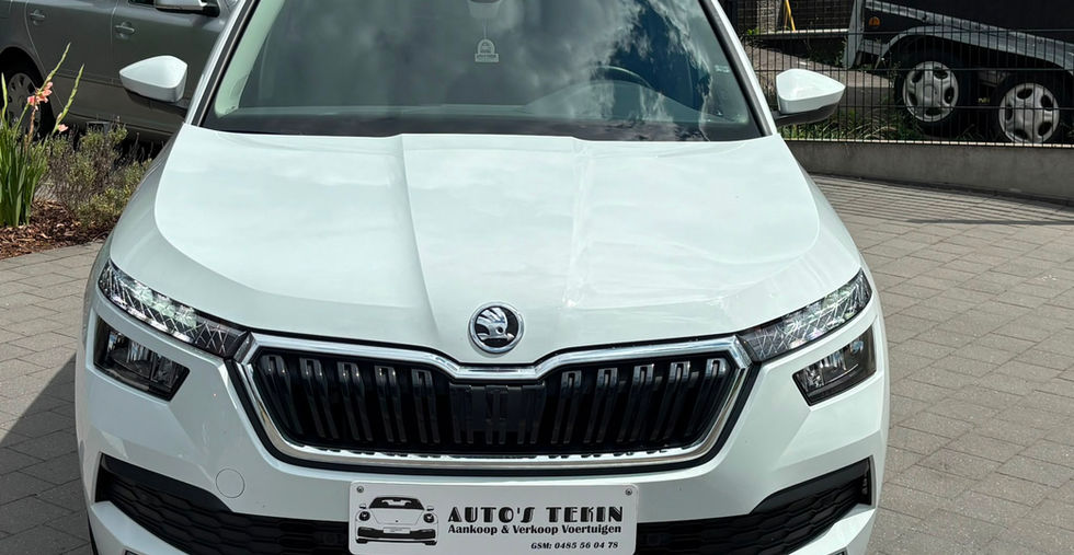 Škoda Kamiq Clever 1.0 TSI DSG Automaat 2022 vooraanzicht met volledige LED-koplampen en moderne SUV-uitstraling