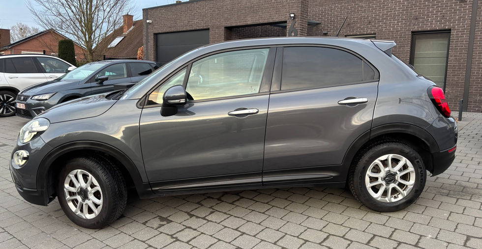 Fiat 500X City Cross 1.6 JTD Automaat 2020 zijaanzicht met LED-verlichting en aluminium velgen