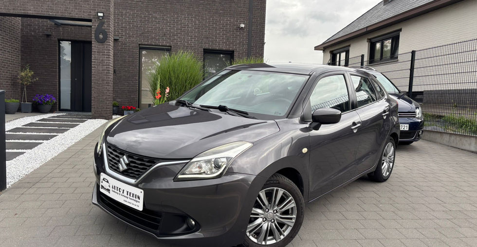 Suzuki Baleno Benzine Automaat 2019 vooraanzicht met LED-verlichting en compacte stadswagen uitstraling