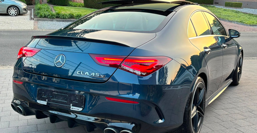 Mercedes CLA 45 S AMG 4MATIC+ 421 PK 2021 achteraanzicht met panoramisch schuifdak en sportieve AMG-uitstraling
