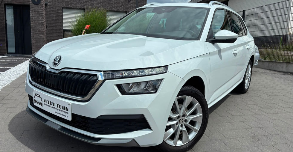 Škoda Kamiq Clever 1.0 TSI DSG Automaat 2022 vooraanzicht met volledige LED-koplampen en moderne SUV-uitstraling