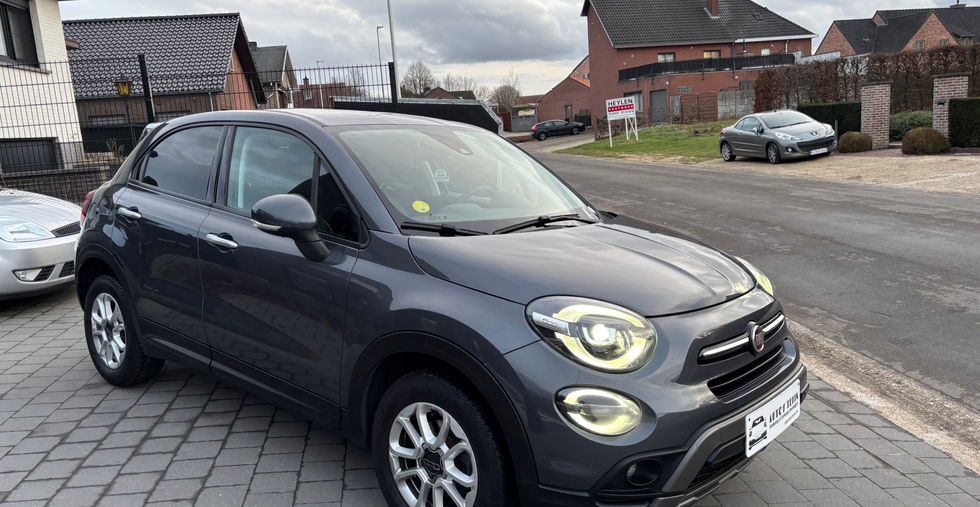 Fiat 500X City Cross 1.6 JTD Automaat 2020 vooraanzicht met LED-verlichting en aluminium velgen