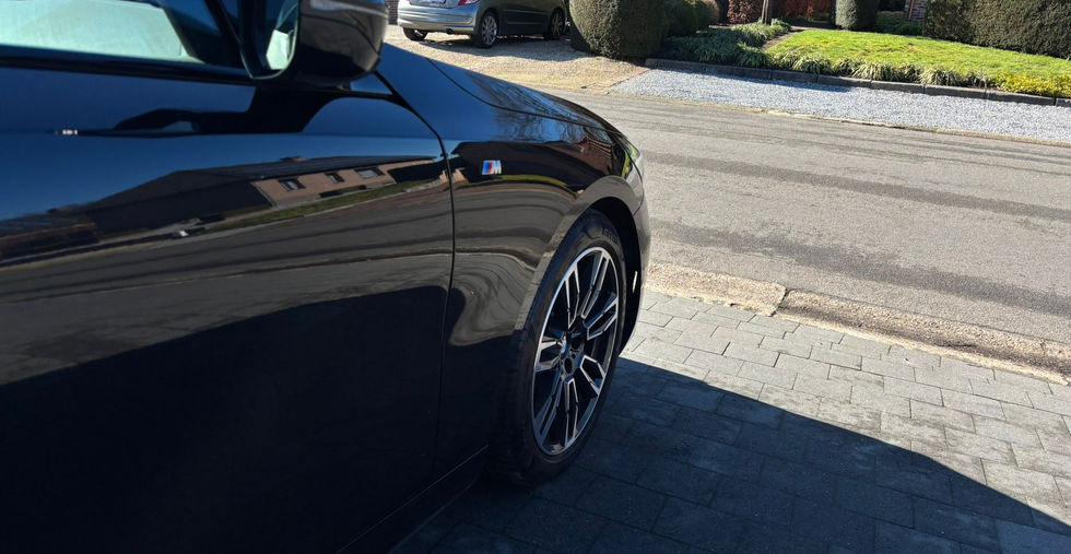 BMW 520d Hybride M-Pakket 2024 zijaanzicht met sportieve lichtmetalen velgen en LED-verlichting