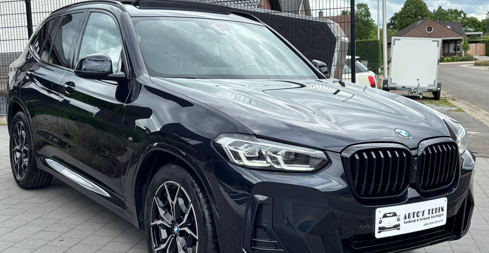 BMW X3 xDrive20 Hybride M-Pakket 2022 vooraanzicht met panoramisch dak en sportieve M-uitstraling