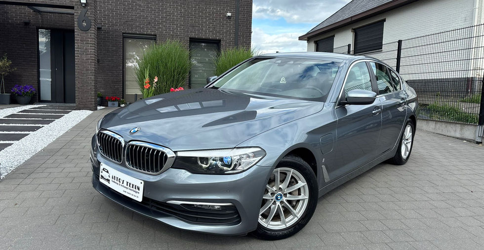 BMW 530e Plug-in Hybride Automaat 2018 vooraanzicht met LED-verlichting en elegante premium uitstraling