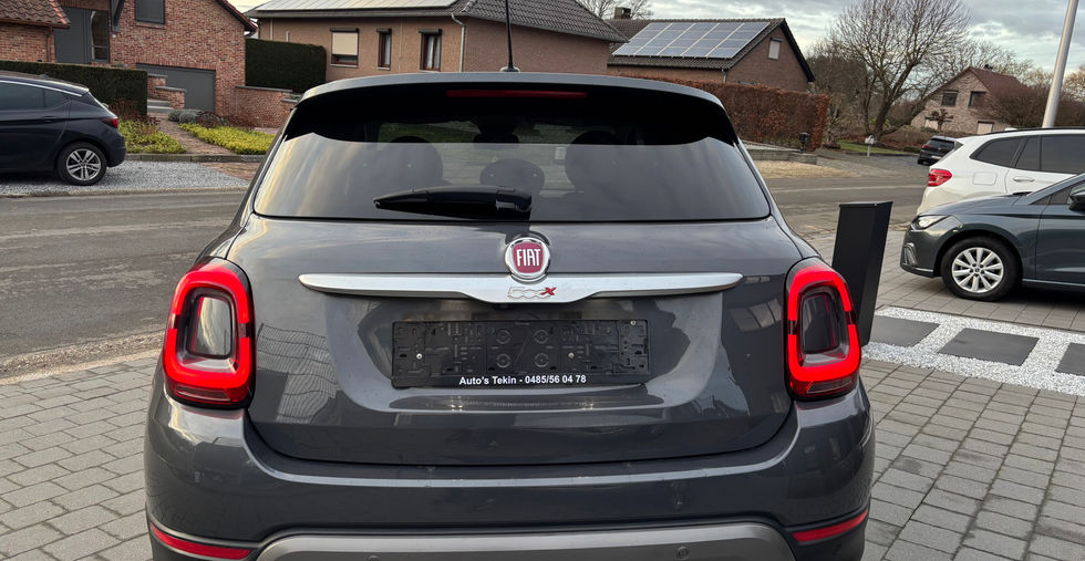 Fiat 500X City Cross 1.6 JTD Automaat 2020 achteraanzicht met LED-verlichting en aluminium velgen