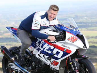 Hutchinson Signs For Tyco BMW