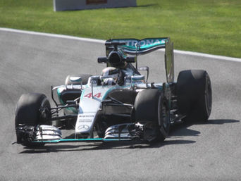 Hamilton dominates Italian Grand Prix