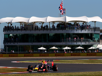 Aston Martin in talks with Red Bull
