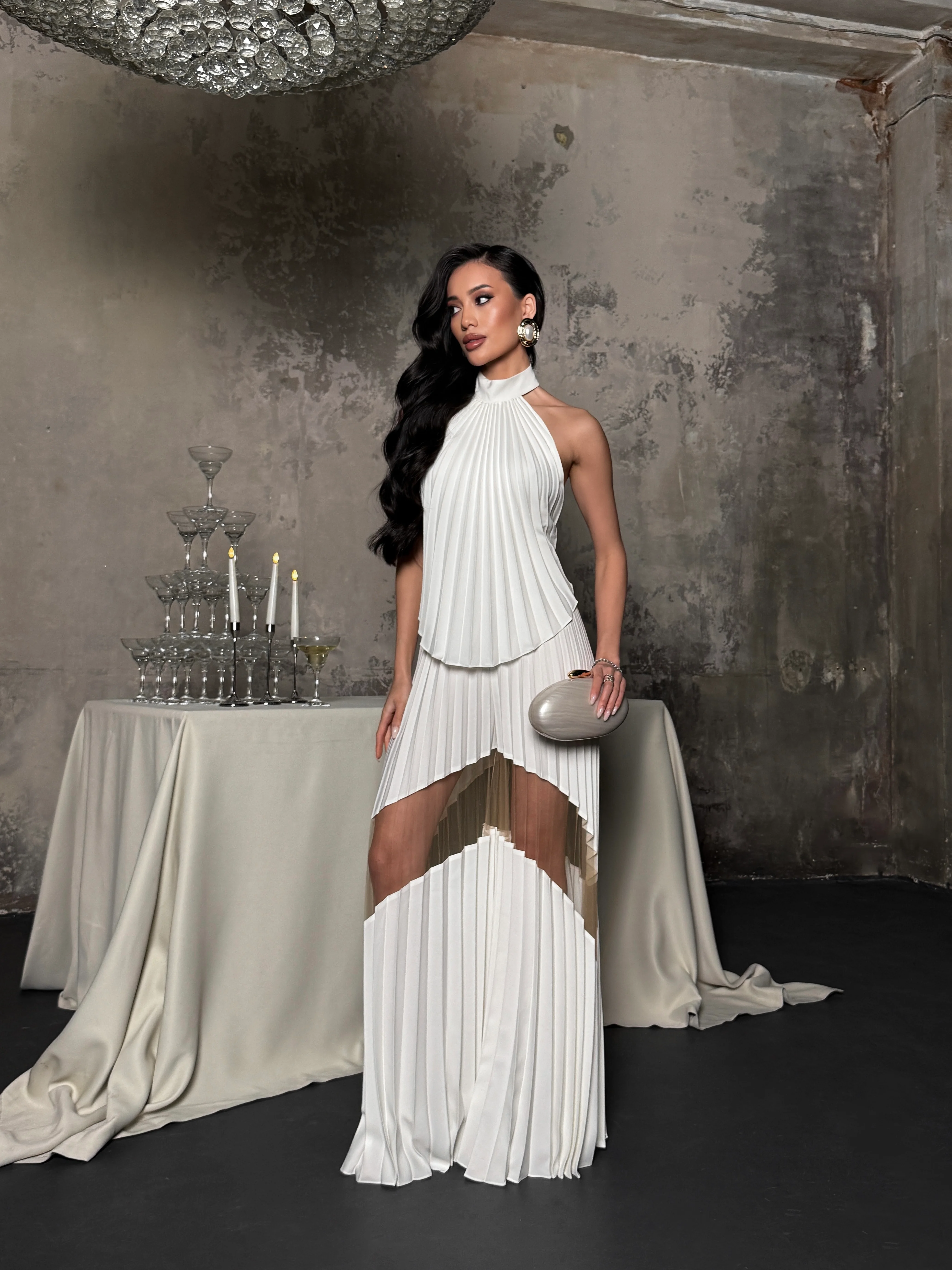 Luxury vacation Europe outfit wide leg trousers Shell what to wear in coastal towns