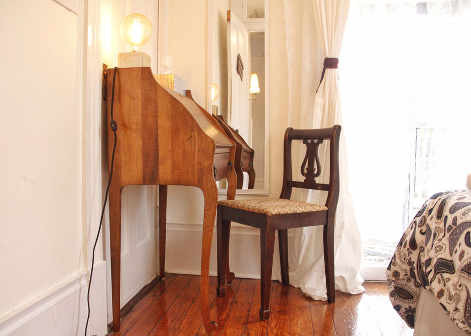 Isetta Inn Hostel Screenwriter's Hideaway Room