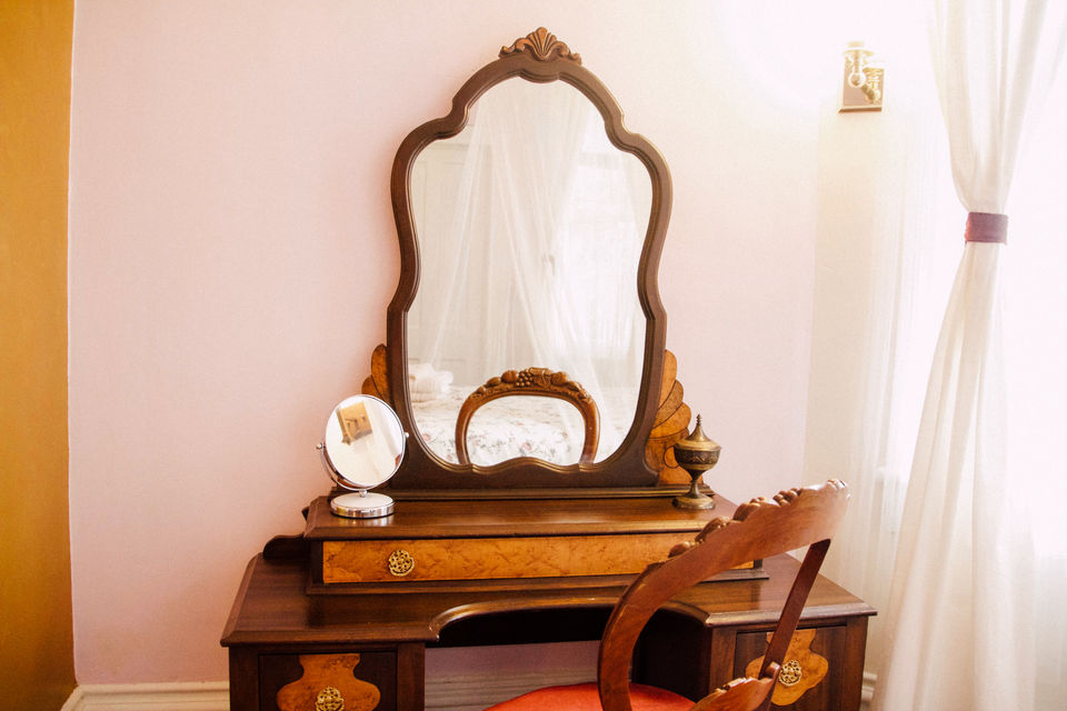 Isetta Inn Hostel Belle's Boudoir Room