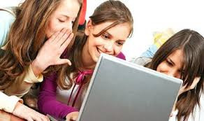 Teens-On-Computer