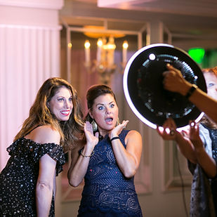 2 Ladies enjoying a portable Raomer