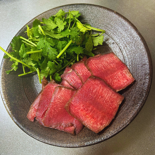 低温調理牛タン刺し | NIKUOKA