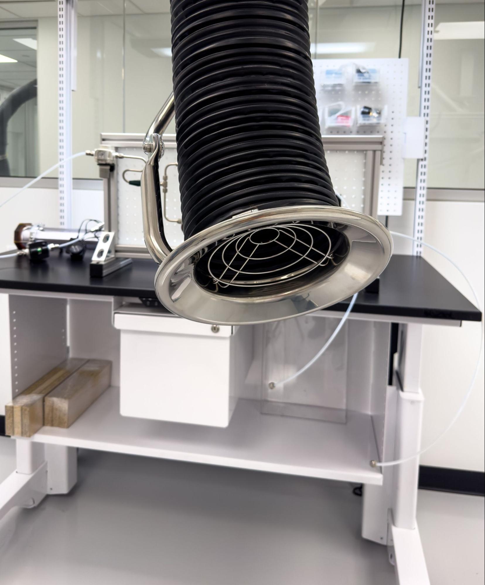 Movable extraction arm positioned at a laboratory workstation