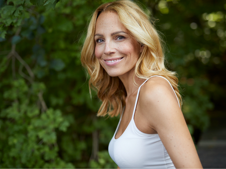 middle aged woman smiling with no menopause symptoms