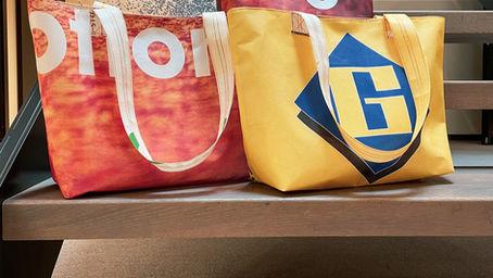 WE DO MORE. Nos bâches transformées en pièces uniques.