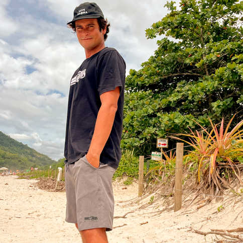 Arthur Aguiar com a Bermuda JS Traktor
